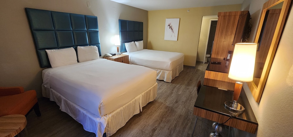 Deluxe Room, 2 Queen Beds, Accessible