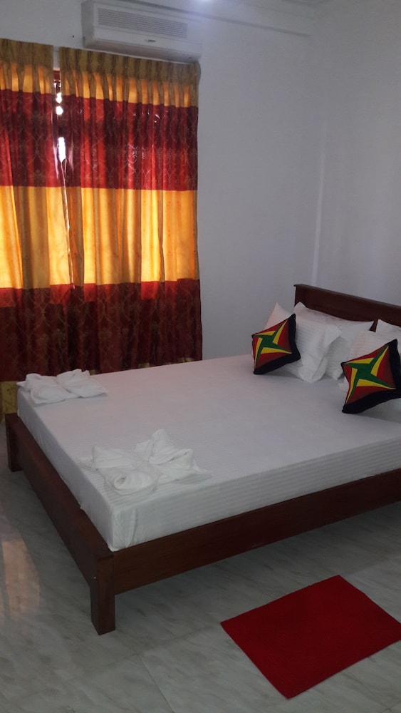 Deluxe Double Room, 1 Queen Bed, Smoking, Private Bathroom photo 1