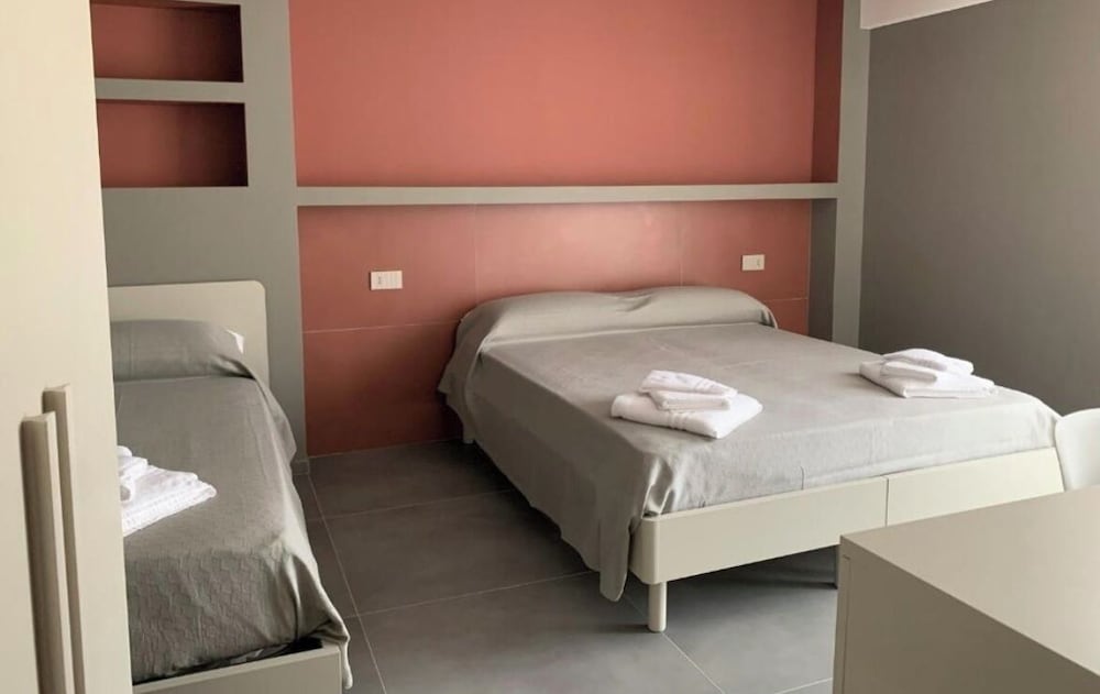 Basic Triple Room, 3 Twin Beds photo 2