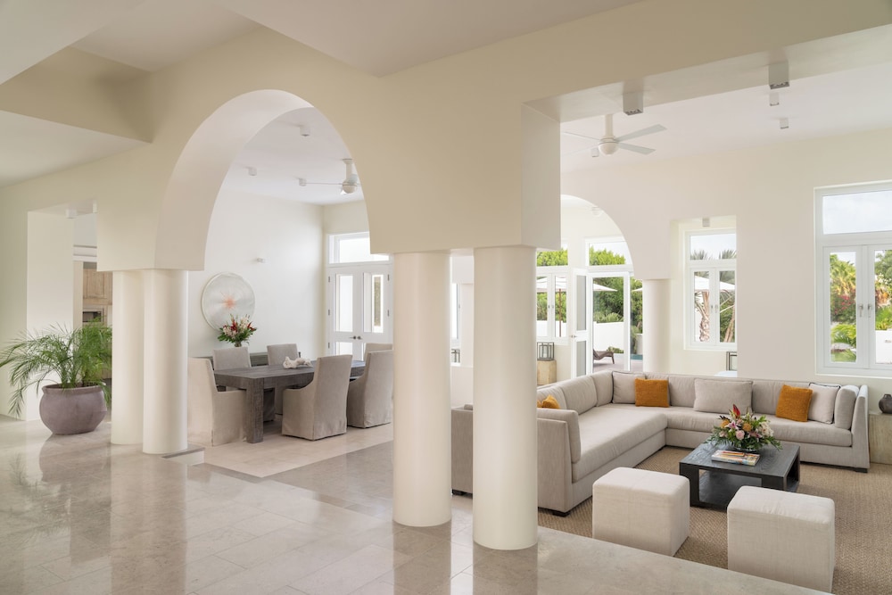 Five Bedroom Estate Home at Rendezvous Beach