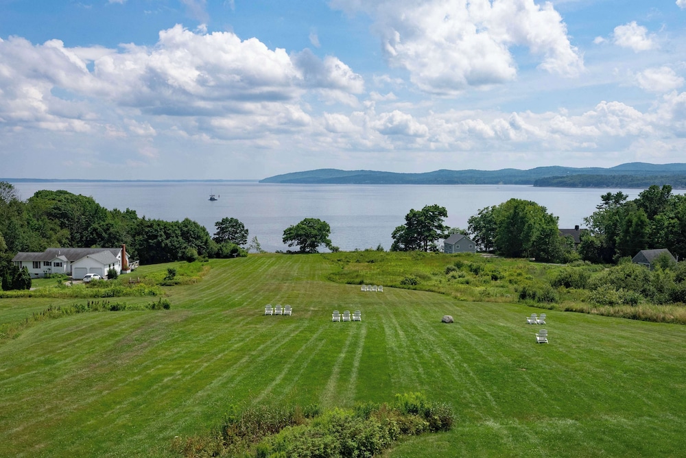 Deluxe Room, 1 King Bed, Fireplace, Bay View - Photo 7
