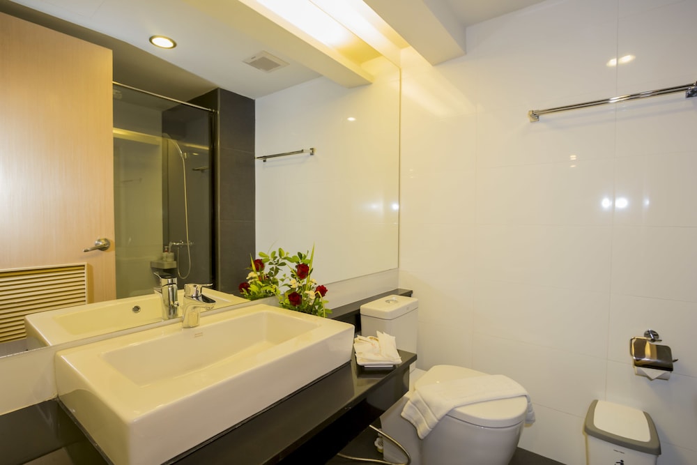 Deluxe Room, 1 Bedroom, Pool Access, Pool View photo 2
