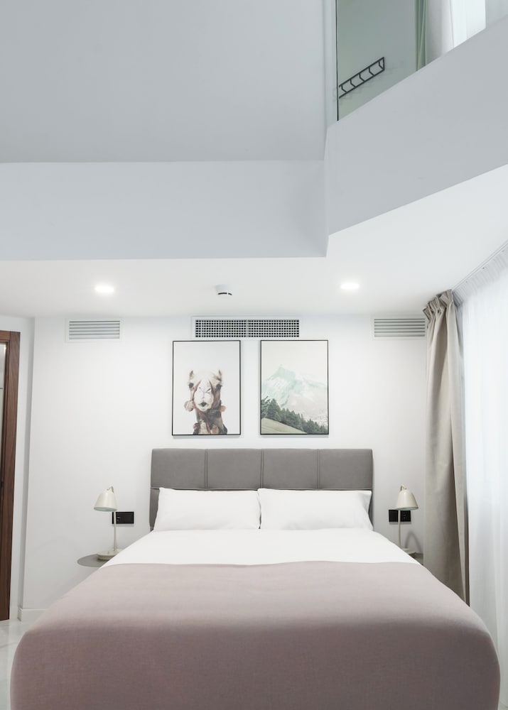 One-Bedroom Comfort Apt with Sofa Bed photo 3