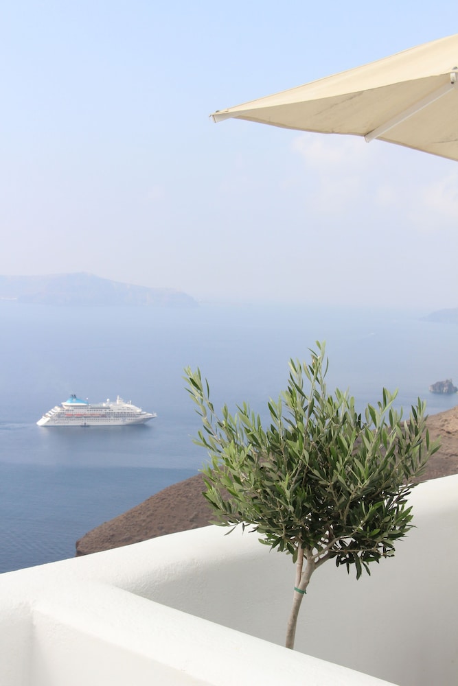 Suite, Balcony (Caldera View) - Photo 24