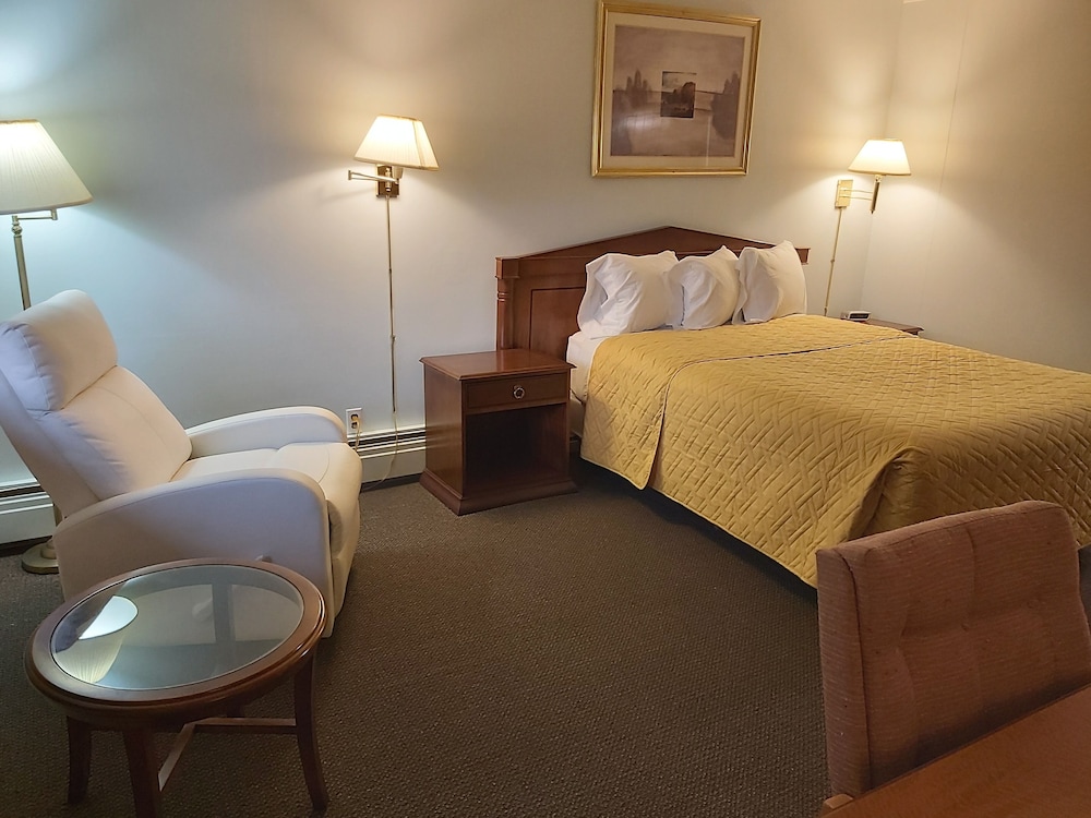 Deluxe Room, 1 Queen Bed, with Whirlpool photo 1