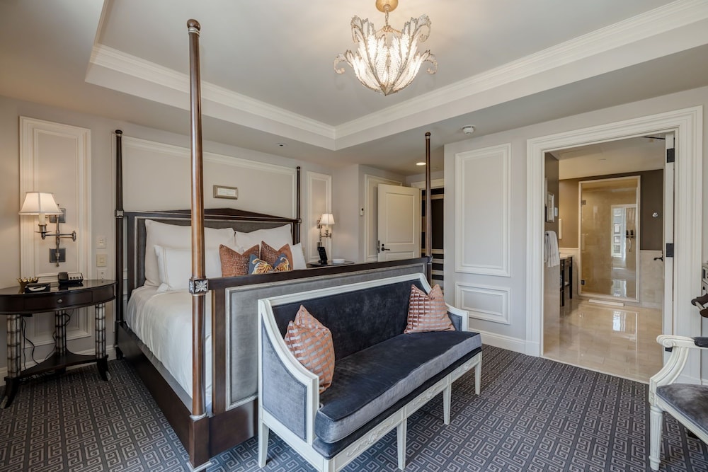 Deluxe Suite photo 1