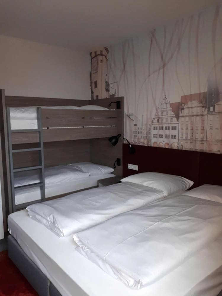 Standard Room, Multiple Beds photo 2