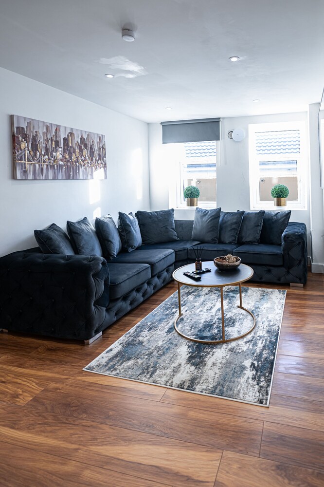 Deluxe Apartment, Hot Tub, City View (Apt 4) - Photo 11