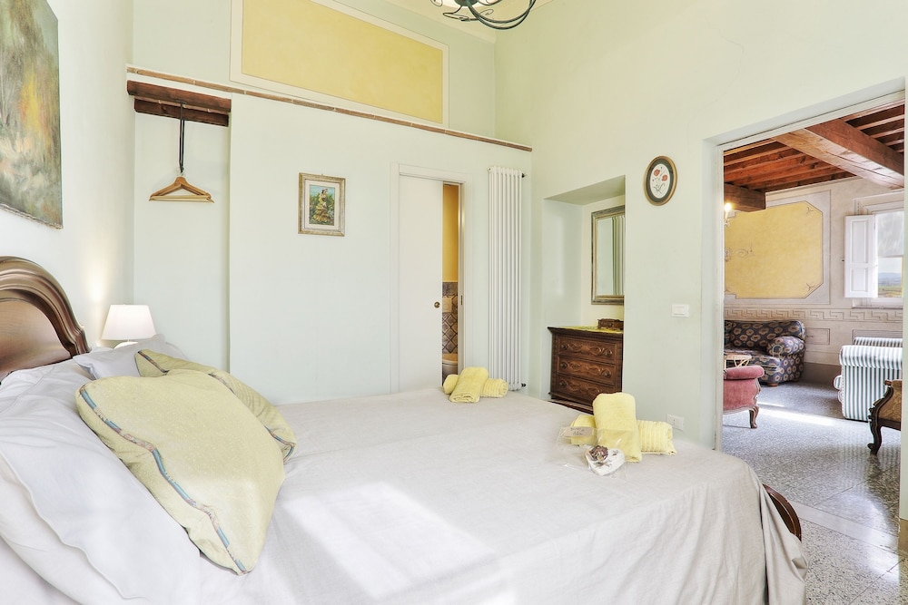 House, 4 Bedrooms, Mountain View, Annex Building photo 1