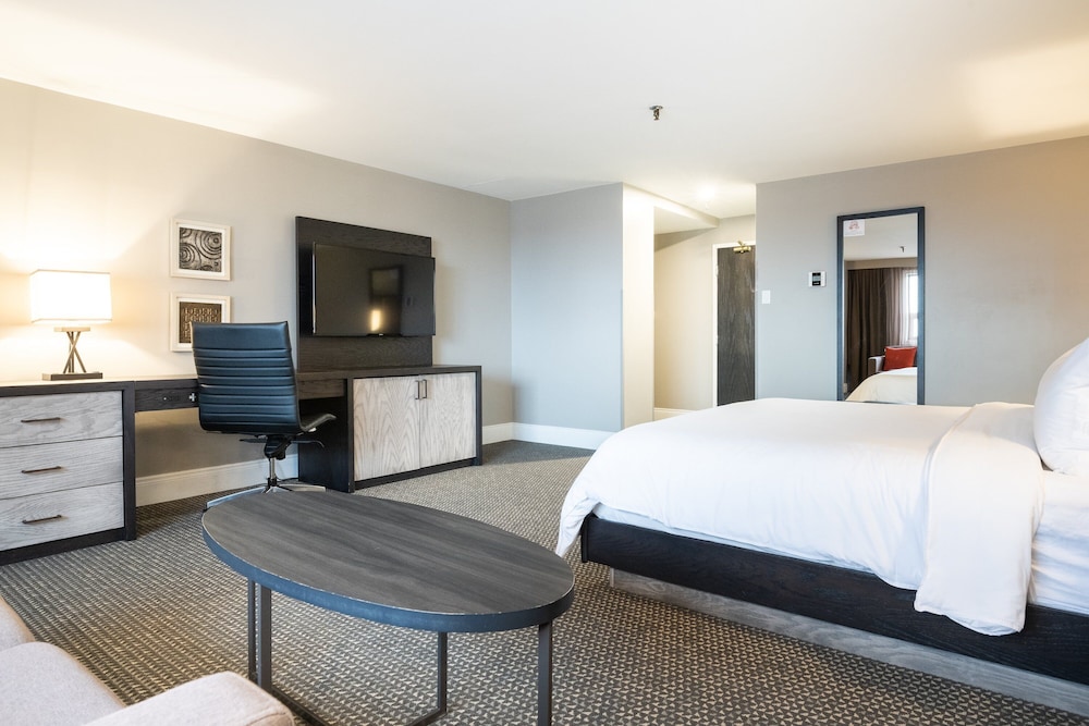 Premium Room, 1 King Bed with Sofa bed (High Floor) - Photo 2