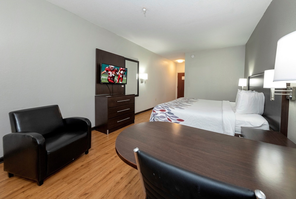 Standard Room, 1 King Bed, Accessible, Non Smoking - Photo 6