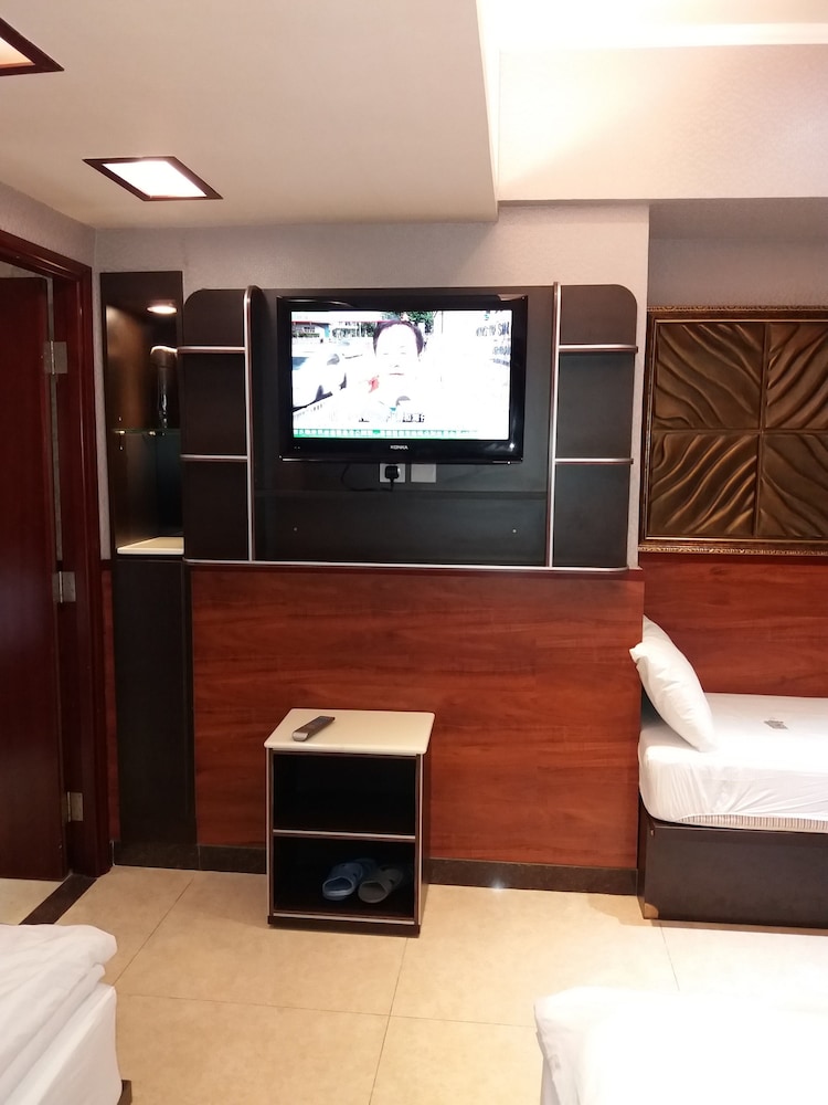 Deluxe Family Suite (6 person)(with Window) photo 2