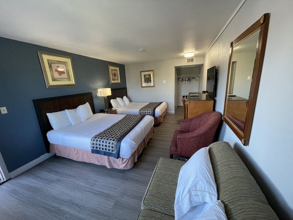 Deluxe Room, 2 Queen Beds, Non Smoking photo 3