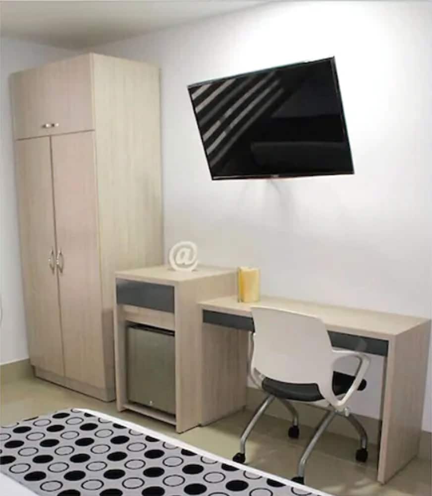 Standard Room, 2 Double Beds photo 3