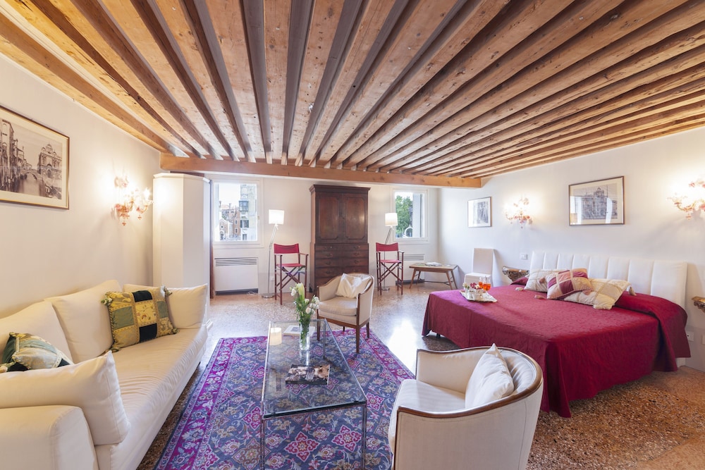 Executive Suite, Canal View (Palazzo Foscolo) photo 1