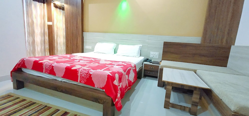 Deluxe Double Room, 1 King Bed photo 3