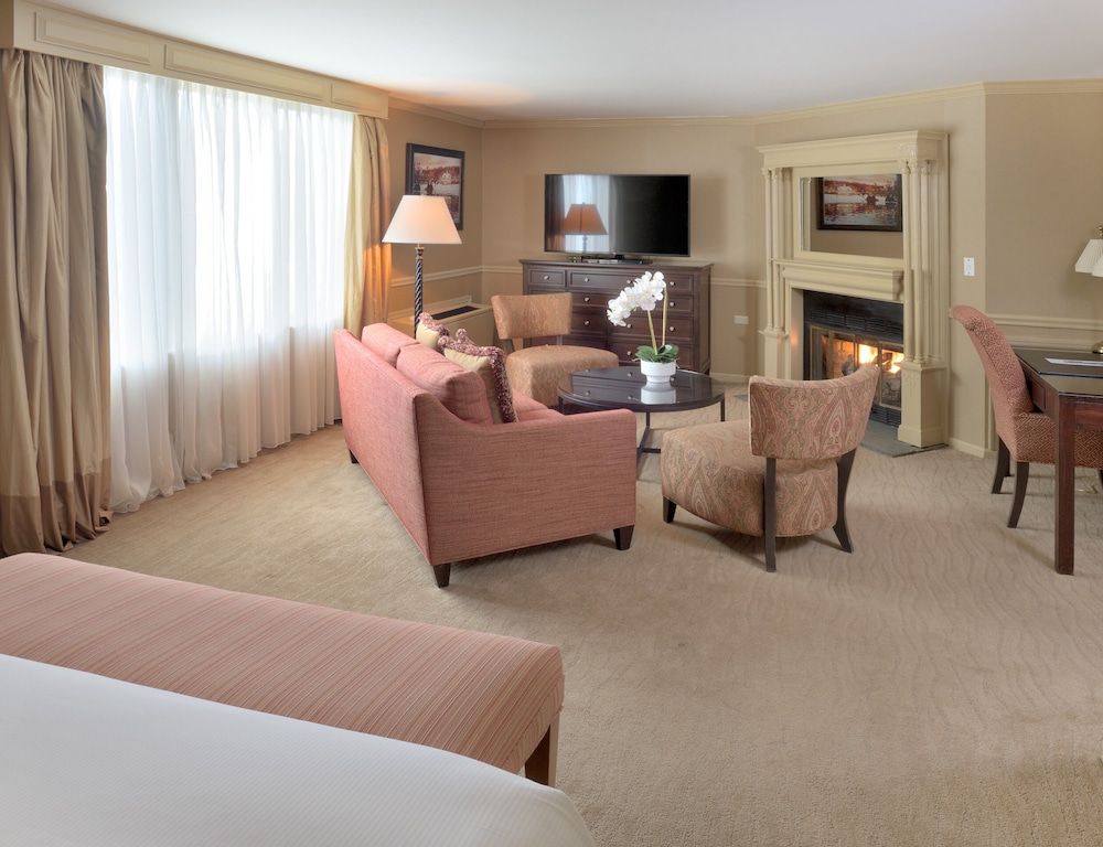 King Suite with Partial River views photo 1