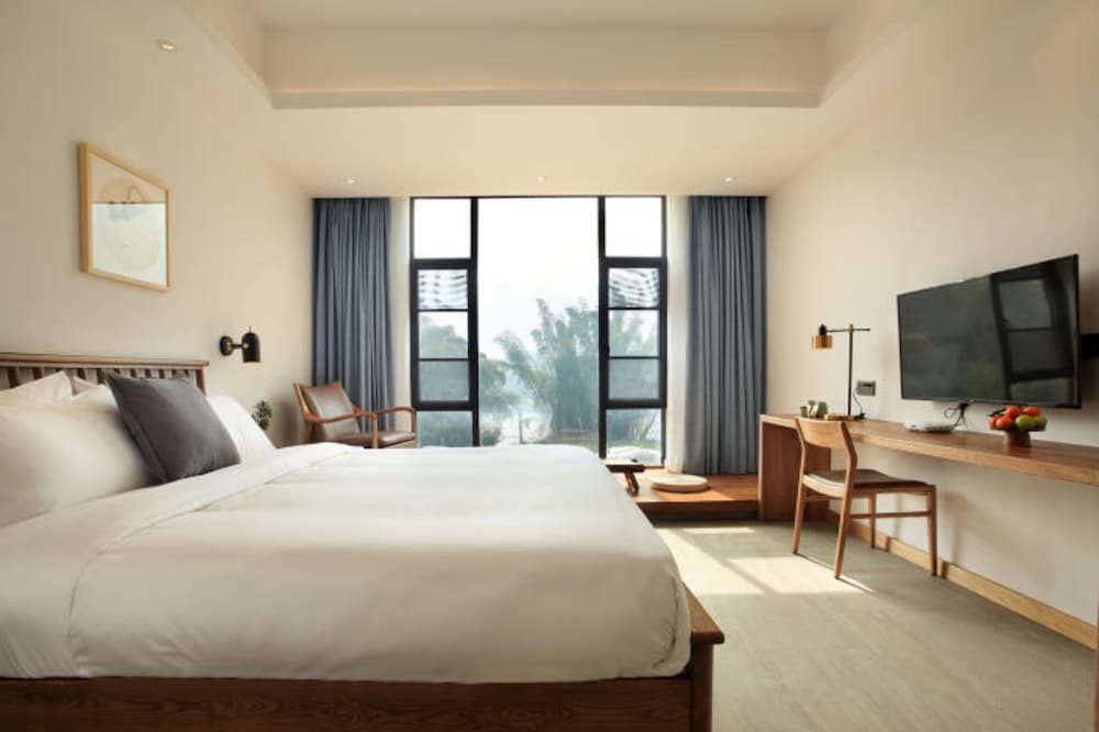 Deluxe Double Room, River View photo 3