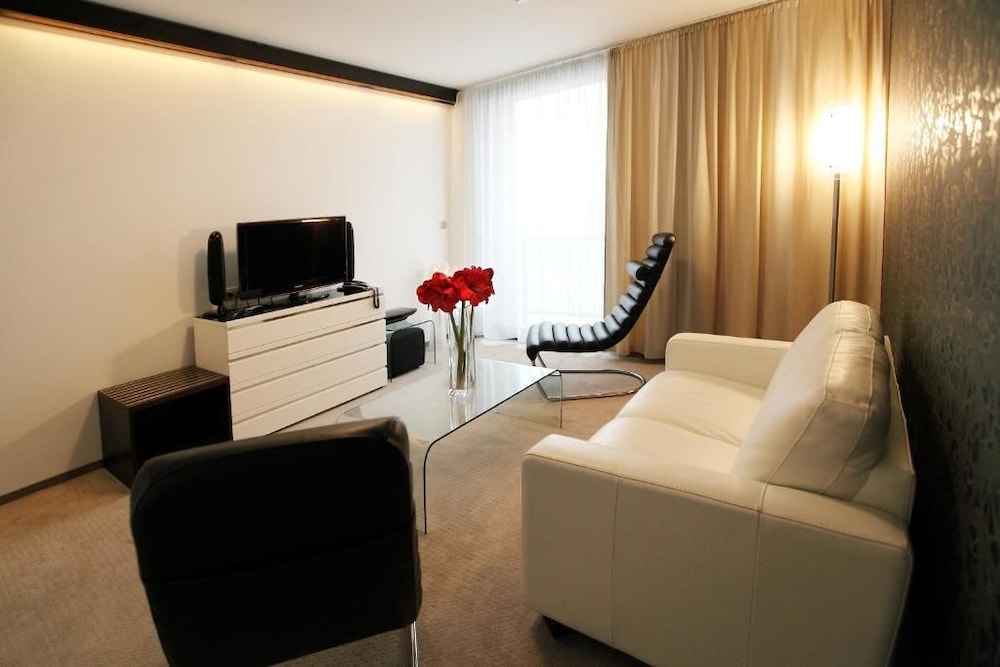 Apartment Exclusive with pool access photo 2