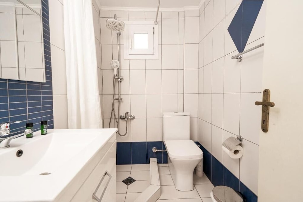 Deluxe Triple Room, 1 King Bed with Sofa bed, Sea View photo 3