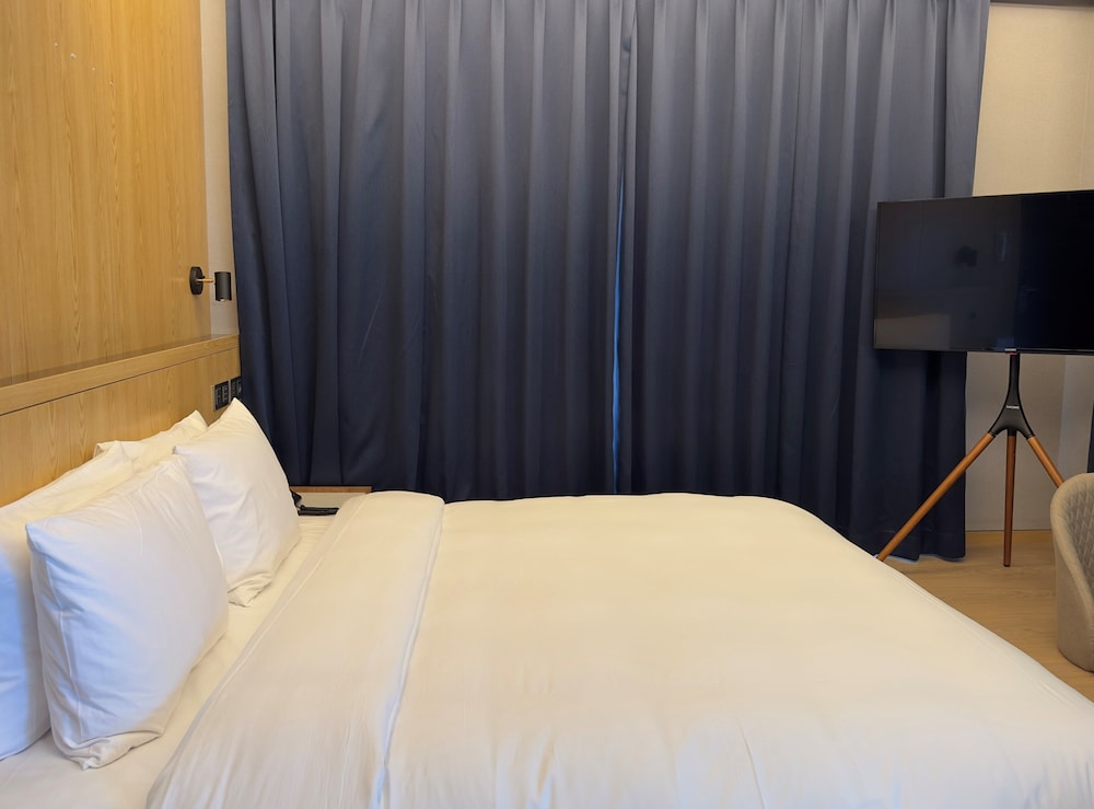 Deluxe Double Room (No View) - Photo 3