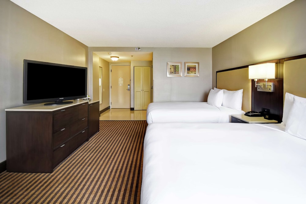 Room, 2 Queen Beds, Patio - Photo 3