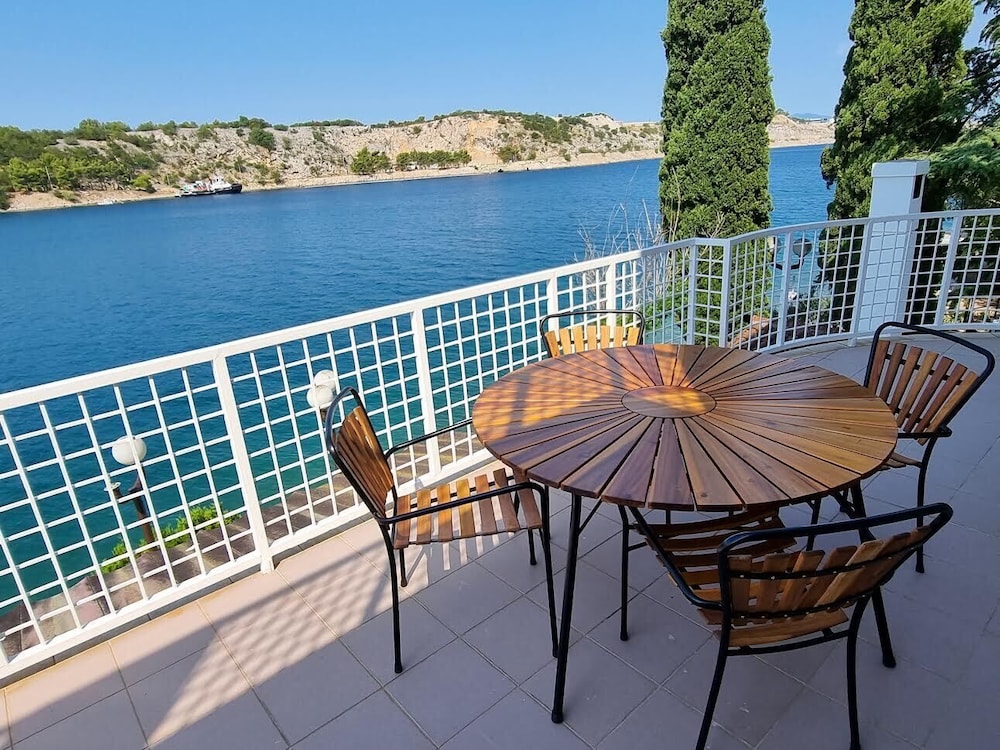 Double Room, Balcony, Sea View photo 1
