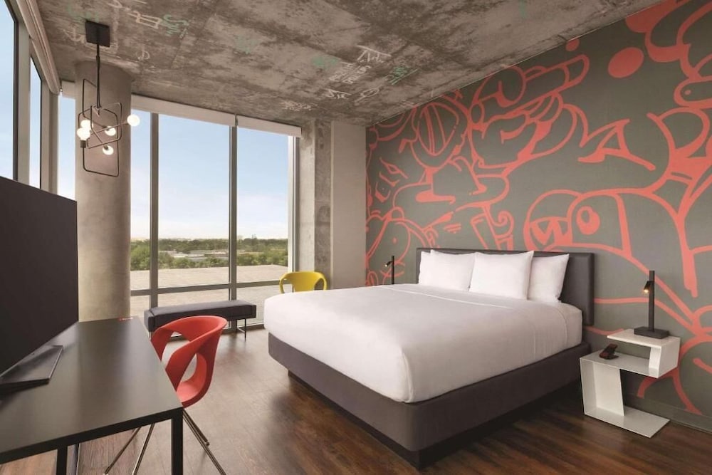 Room, 1 King Bed, Accessible, Corner