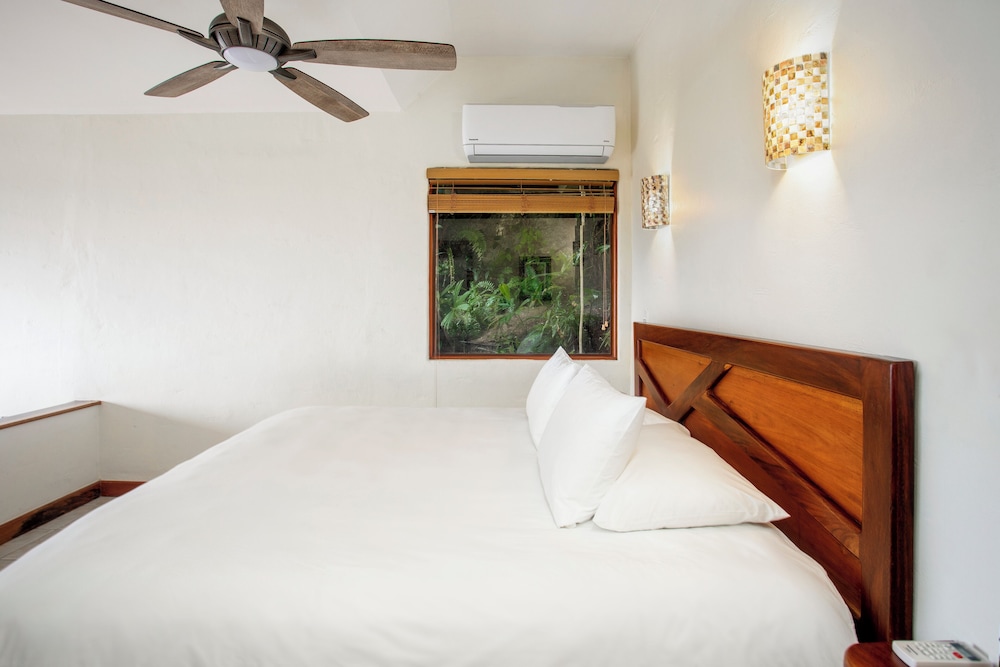 Deluxe Plus, 1 King Bed, Balcony, Sea Facing - Photo 6