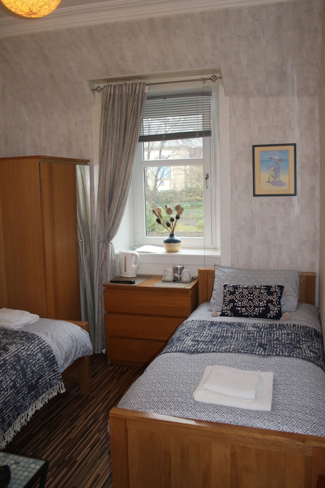 Standard Room (Room 4 Facing Main Road)