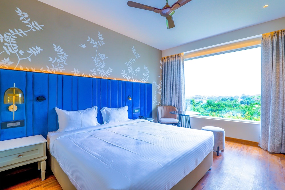Deluxe Room - Photo 5