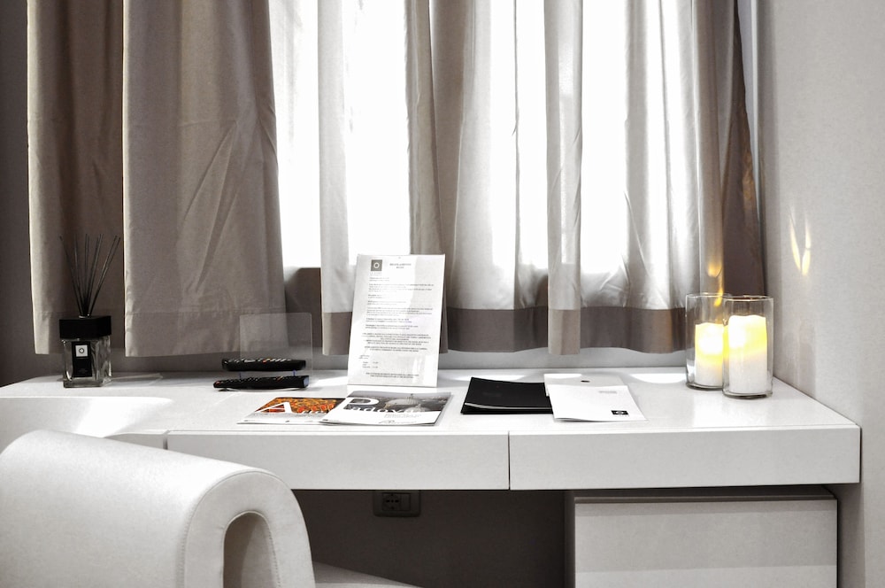 Luxury Suite, 1 Bedroom, Balcony - Photo 12