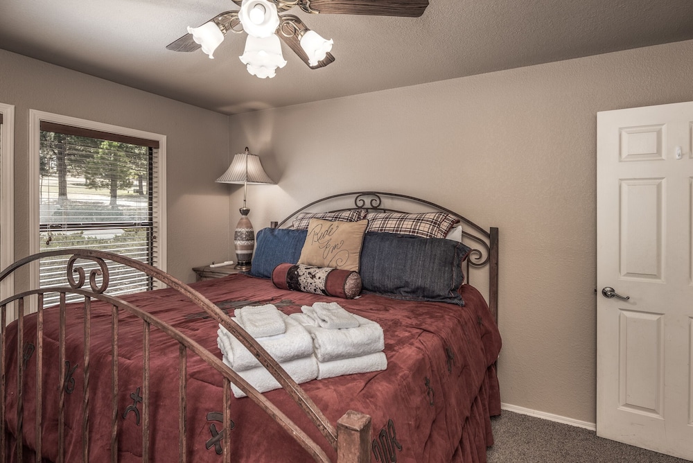 Studio (5 Bedrooms)