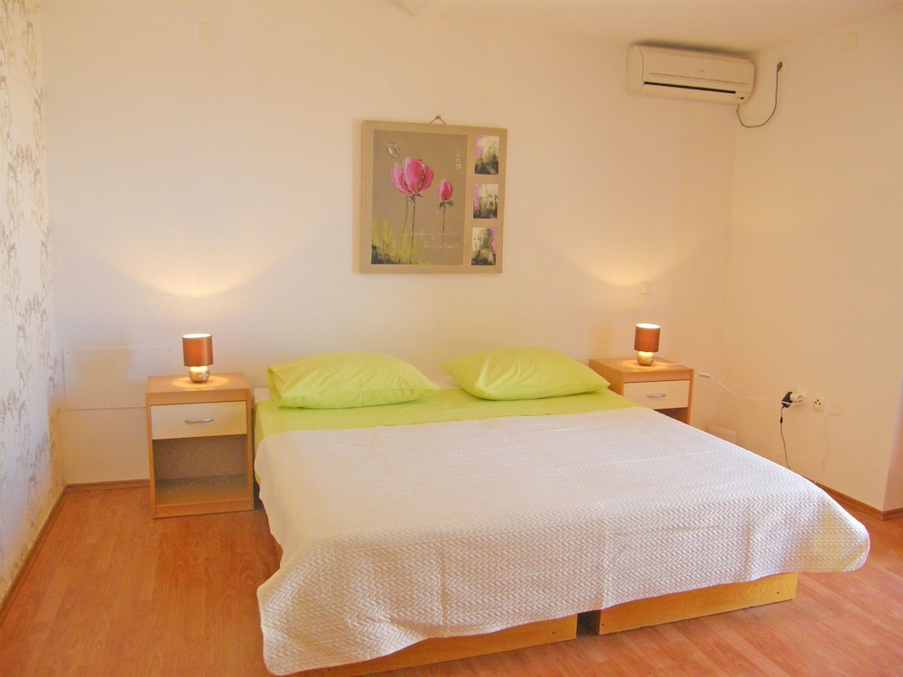 Apartment (A2)