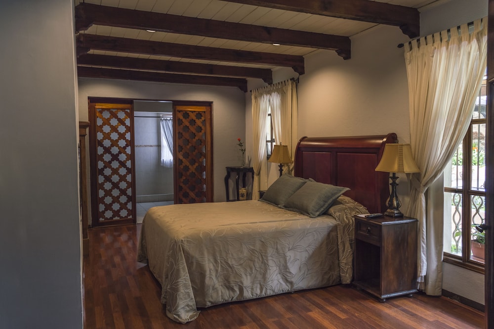 Junior Room, Garden View