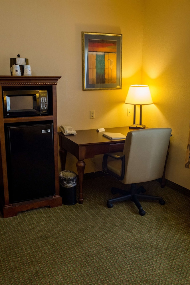 Room, 2 Queen Beds, Accessible, Non Smoking (w/ bathtub) - Photo 4