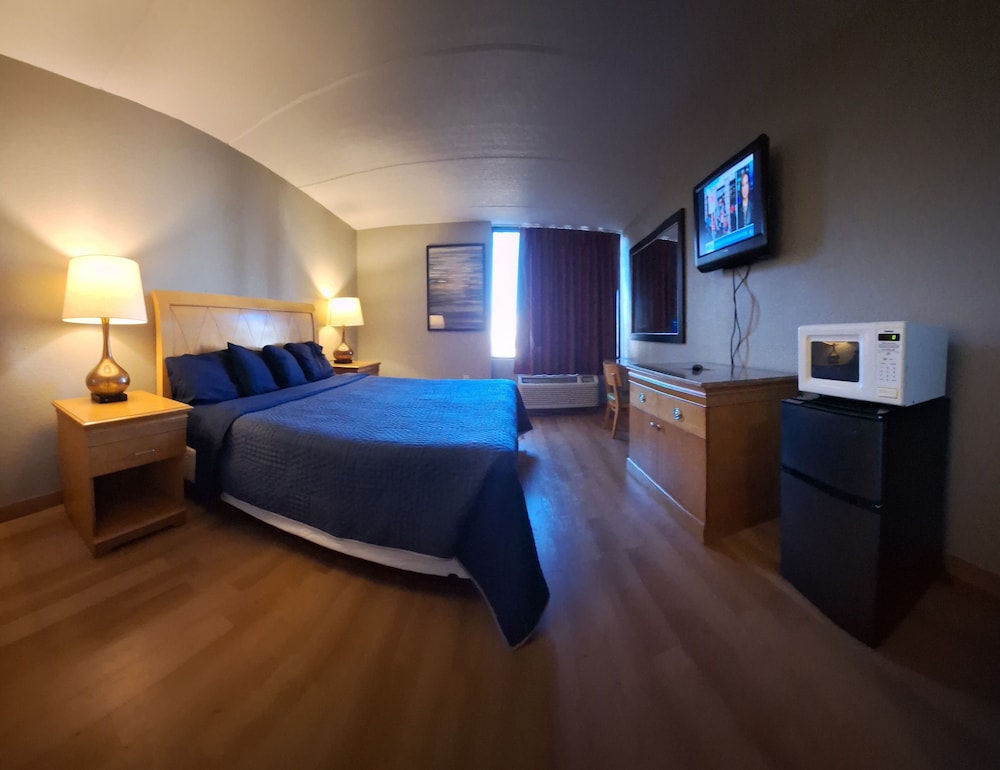 Basic Room, 1 King Bed, Non Smoking photo 1