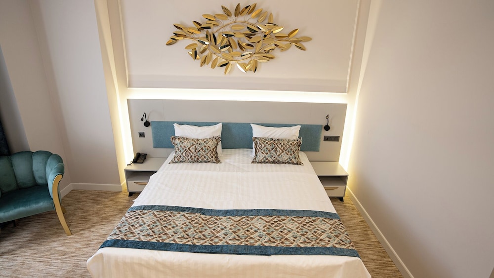 Deluxe Double or Twin Room, City View