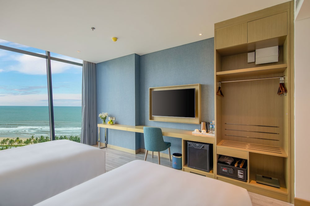 Two-Bedroom Ocean Front - Photo 2