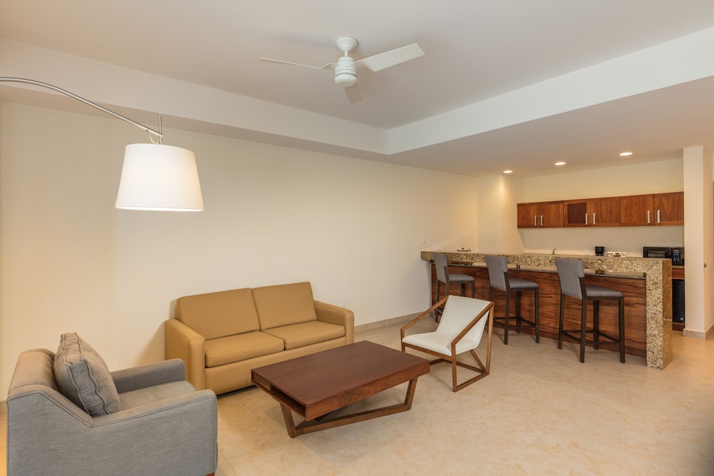 Suite, 1 King Bed, Non Smoking (wet Bar)