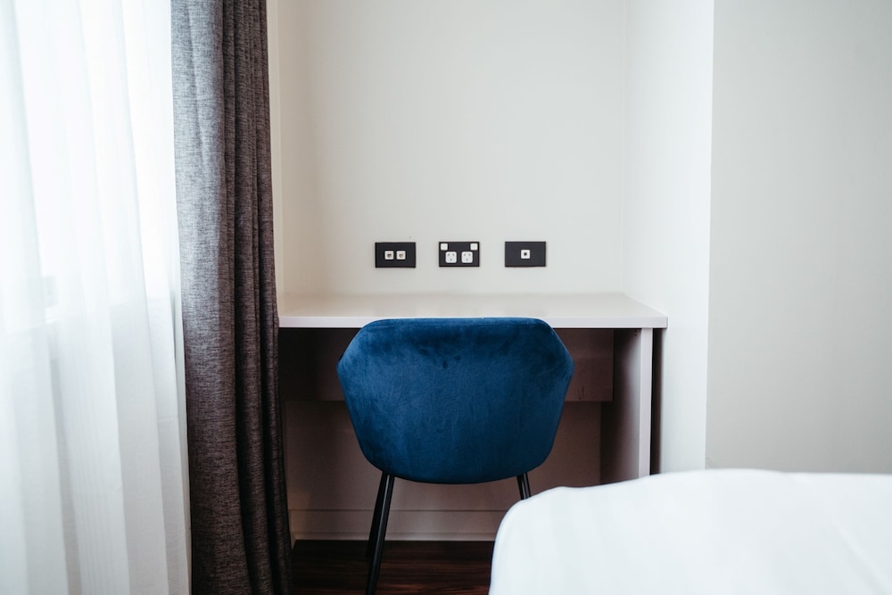 Four Bedroom Apartment - Kitchenette thumbnail 5