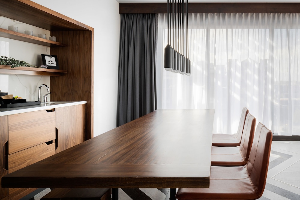 Suite (Maker's)