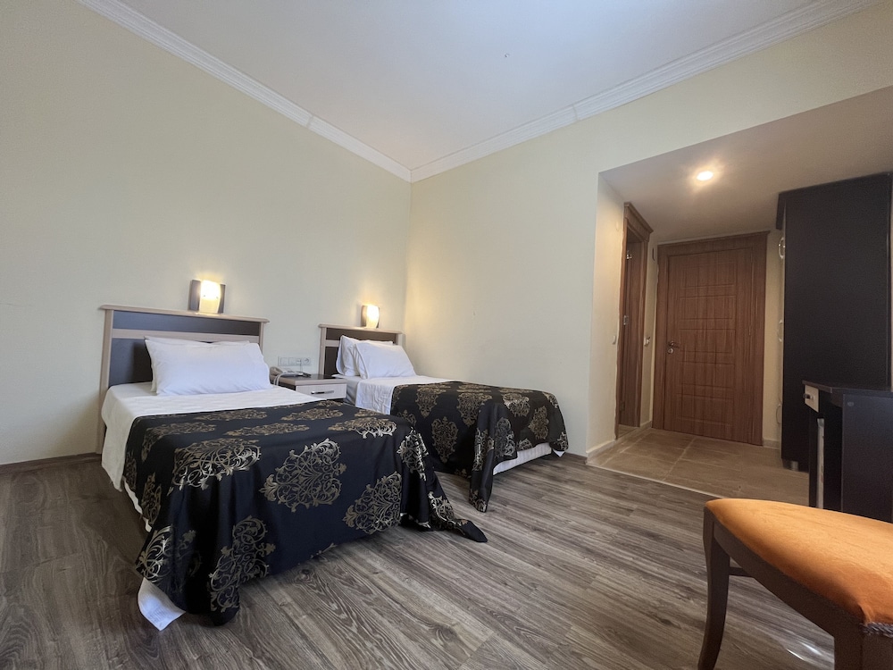 Family Double or Twin Room, Non Smoking, Mountain View photo 1