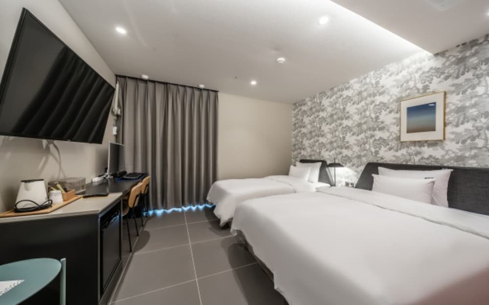 Deluxe Twin Room - Photo 15