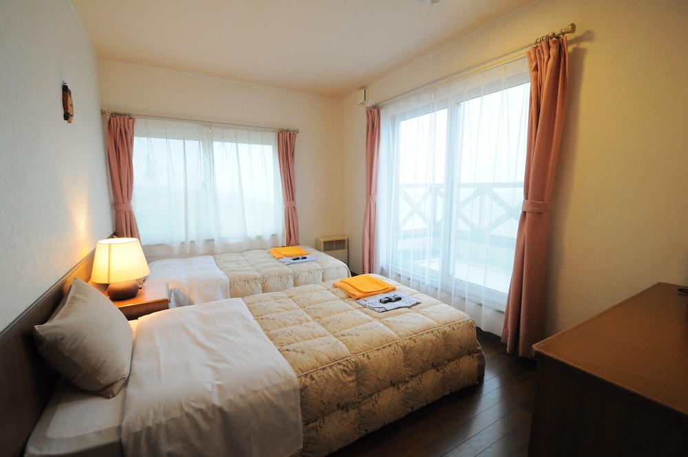 Standard Twin Room, Private Bathroom, Sea View photo 1