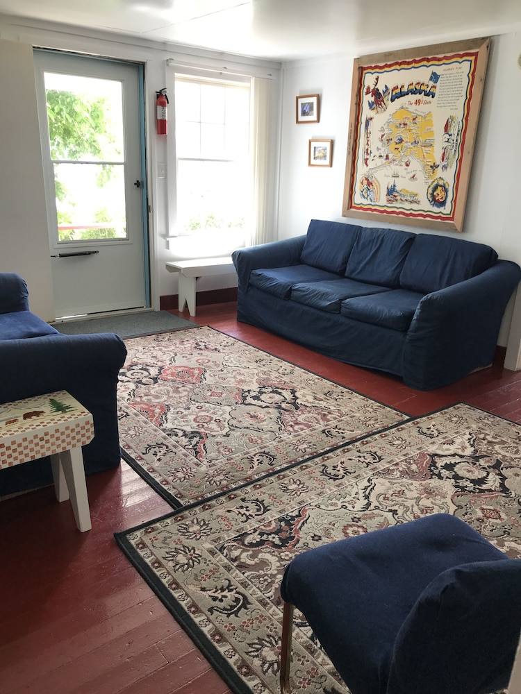 Basic House photo 3