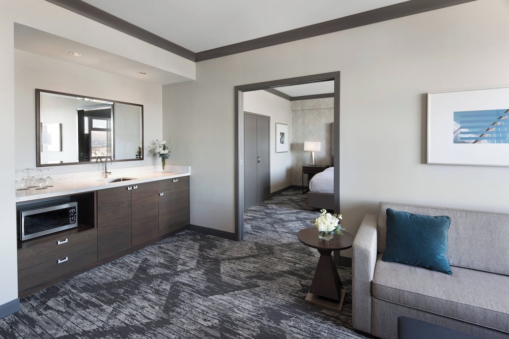 Penthouse, 1 King Bed with Sofa bed