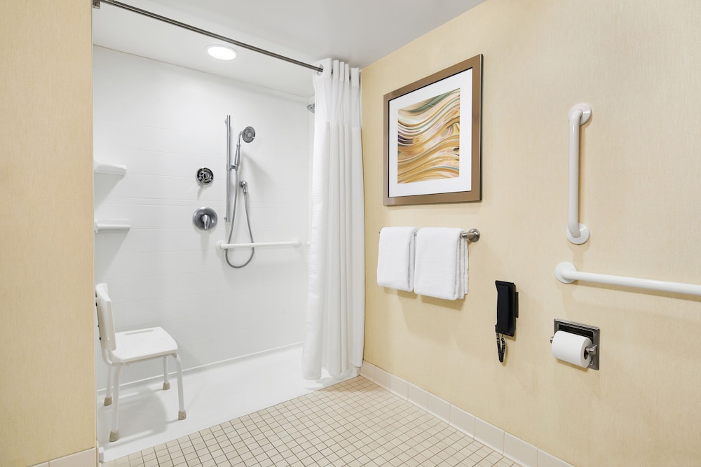 Room, 2 Queen Beds (Mobility Accessible, Roll-In Shower) - Photo 4