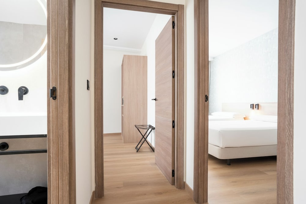Family Apartment, 2 Bedrooms, Balcony photo 3