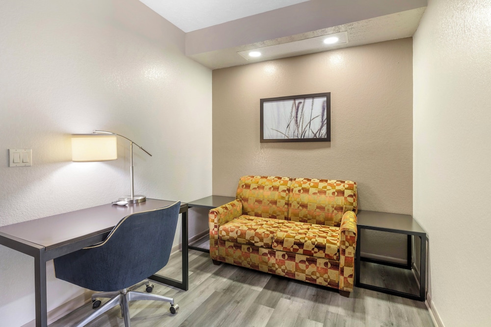 Suite, 2 Double Beds, Smoking photo 3